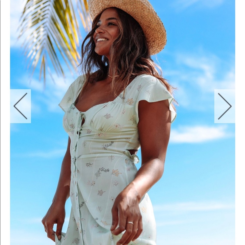 Turquoise Lane Midi Dress - Open back
Australian brand

Only worn a couple times